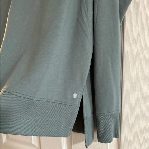 Women’s Workout Top - Picture 2 of 5